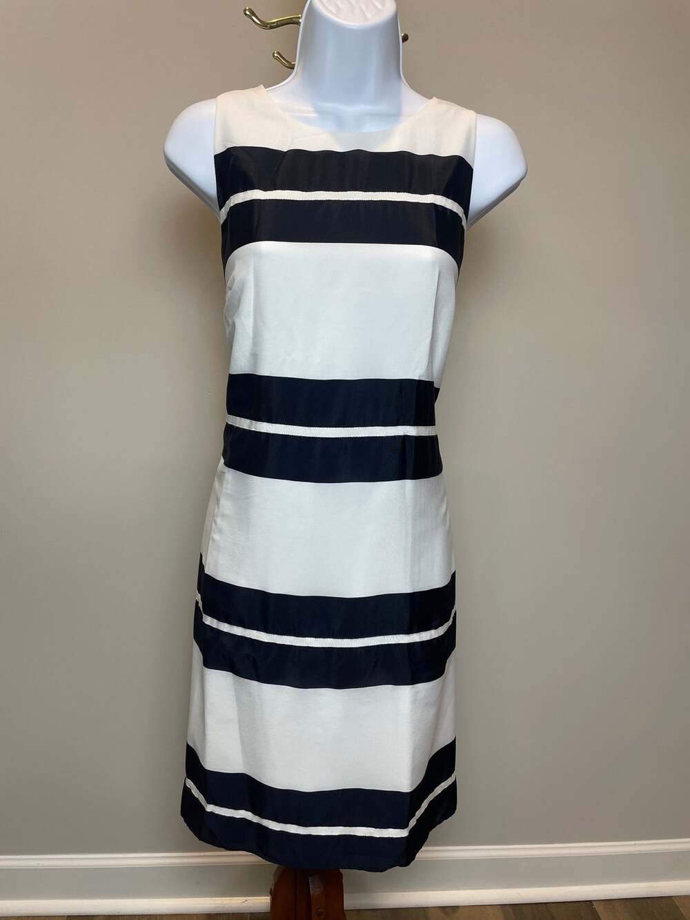 Ann Taylor Sheath Dress White Navy Striped Matted Satin Size 8
